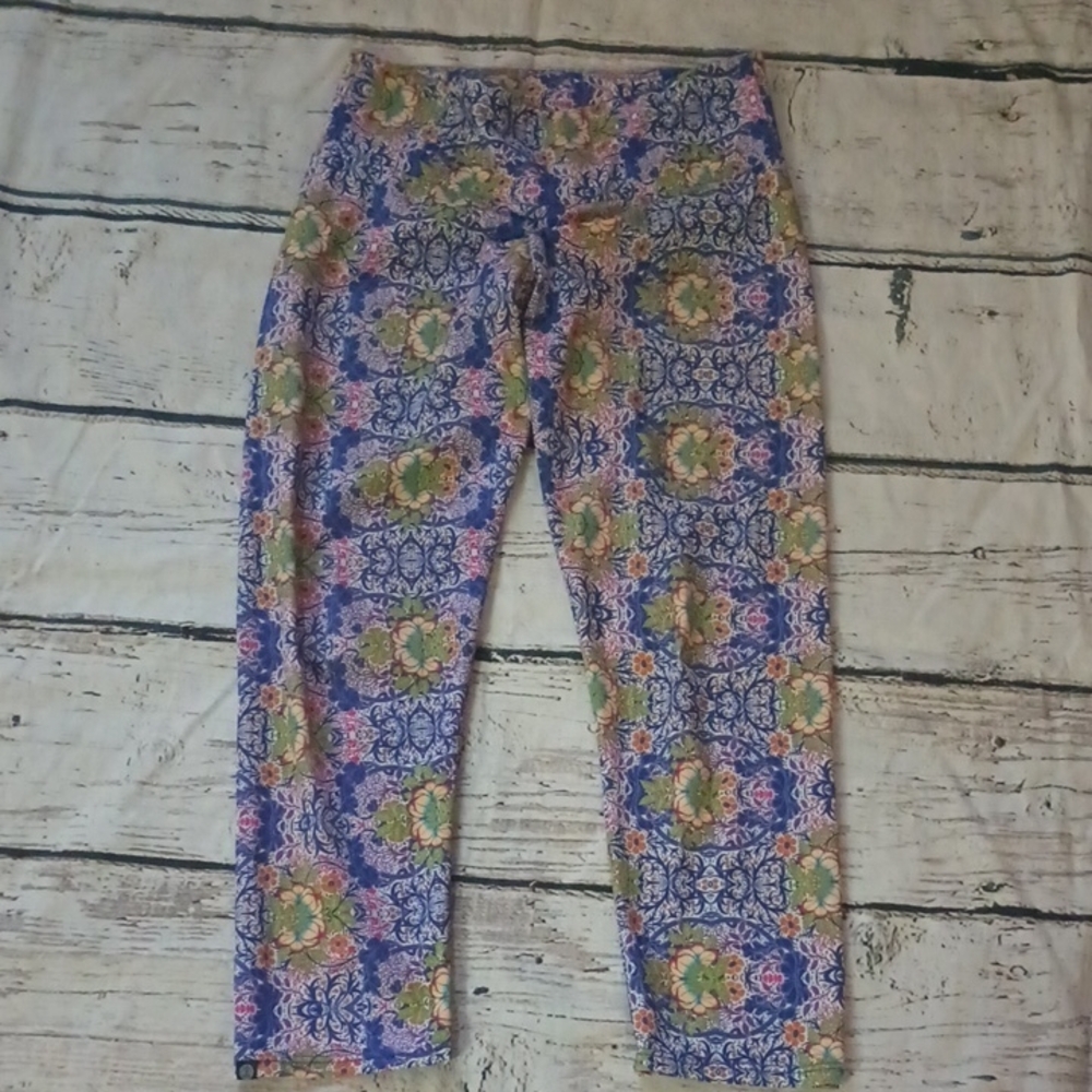 Onzie Purple Green Lotus Print Capri Leggings XS
